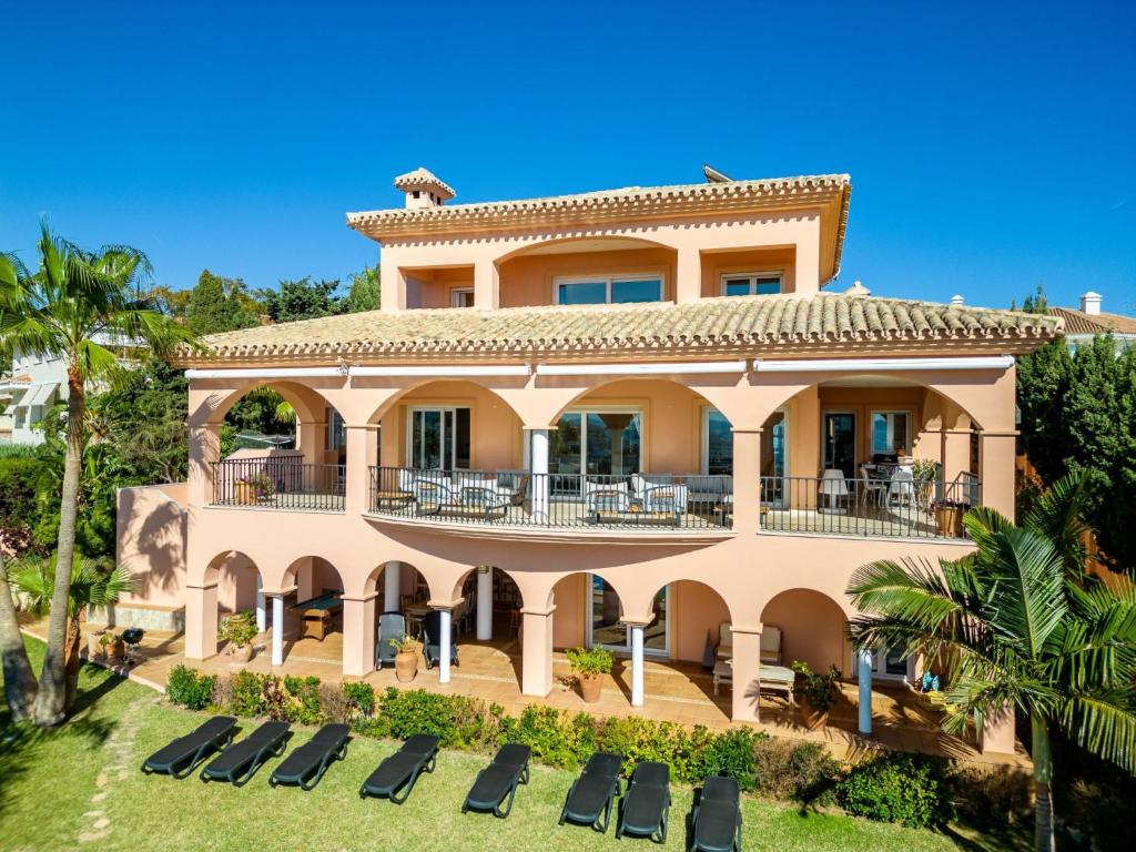 Holiday Home Luxuriöse Villa mit beheiztem Pool und Whirlpool by Interhome - 5