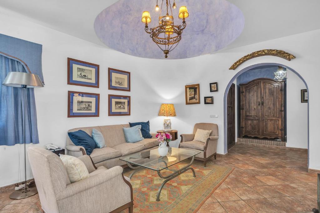 Villa Arin - Beachside Family Home by Finest Rentals - 3