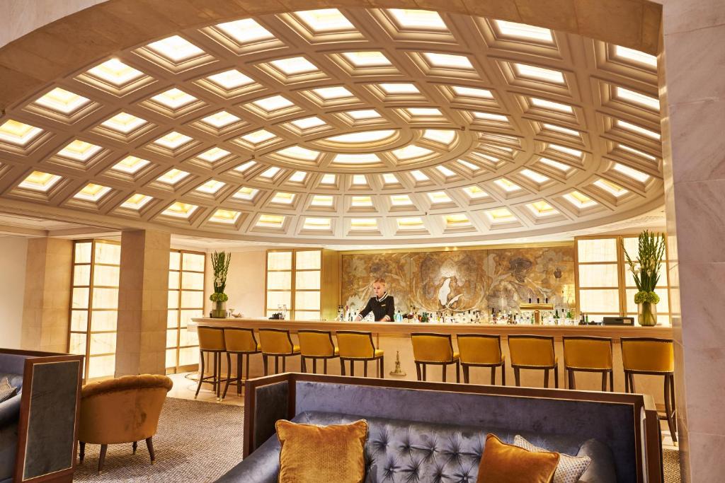 Bar/ Salón