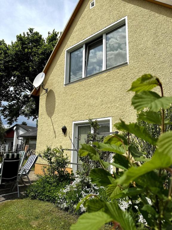 F1 - MotoGP House with garden - 5