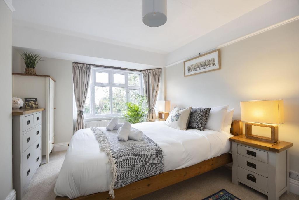 Cosy Home with Log-Burner Next to Cheltenham Racecourse photo 2