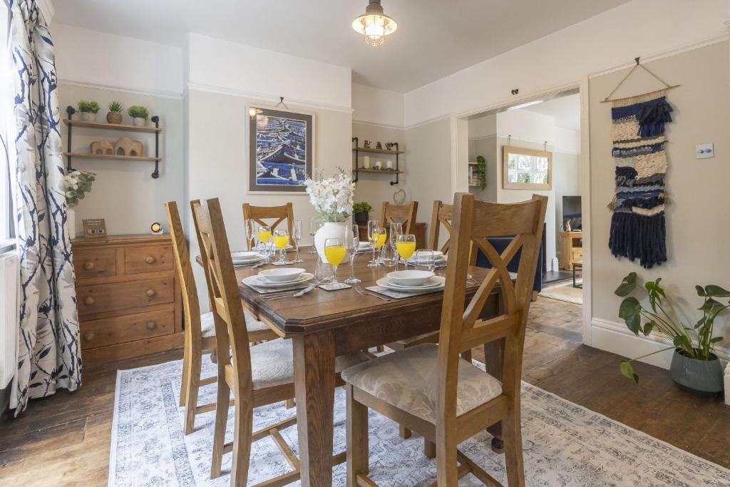 Cosy Home with Log-Burner Next to Cheltenham Racecourse photo 5