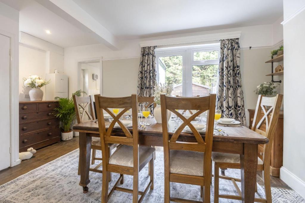 Cosy Home with Log-Burner Next to Cheltenham Racecourse photo 6
