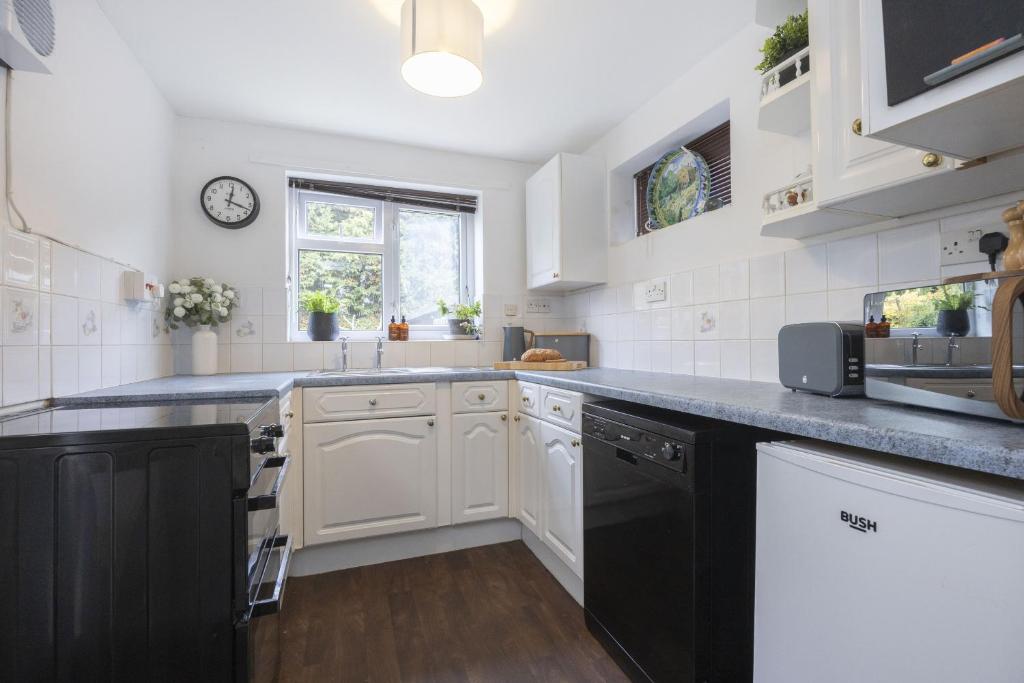 Cosy Home with Log-Burner Next to Cheltenham Racecourse photo 7