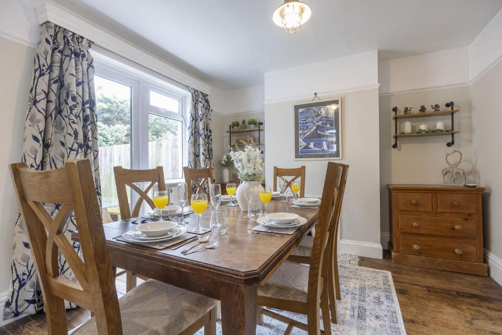 Cosy Home with Log-Burner Next to Cheltenham Racecourse photo 3