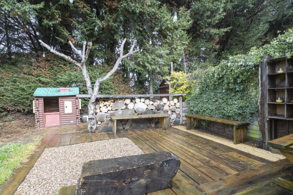 Cosy Home with Log-Burner Next to Cheltenham Racecourse photo 4