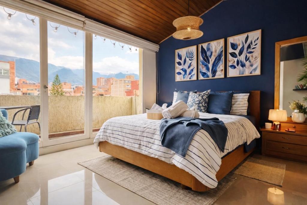 Luxury Triplex Penthouse with Balcony and Stunning Mountain Views - 1
