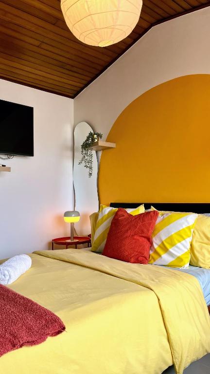 Luxury Triplex Penthouse with Balcony and Stunning Mountain Views - 2