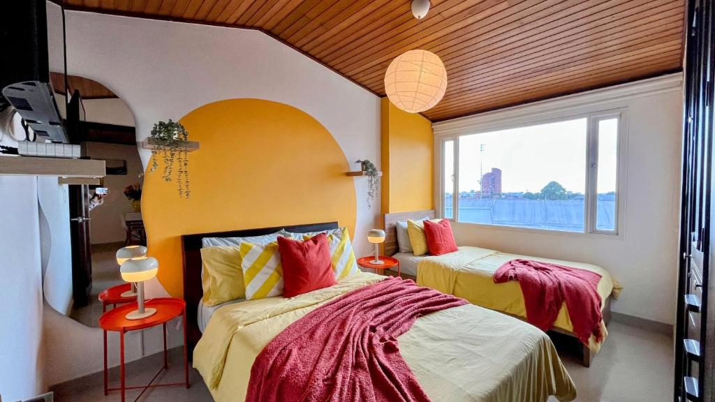 Luxury Triplex Penthouse with Balcony and Stunning Mountain Views - 4