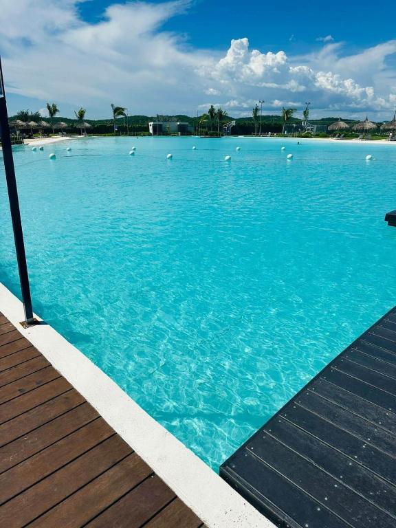 3-bedroom apartment with lagoon and beach views - 5