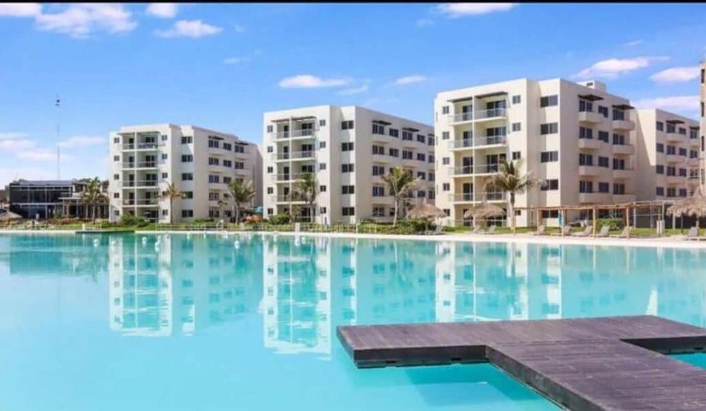 Lagoon view apartment plus exclusive amenities - 1
