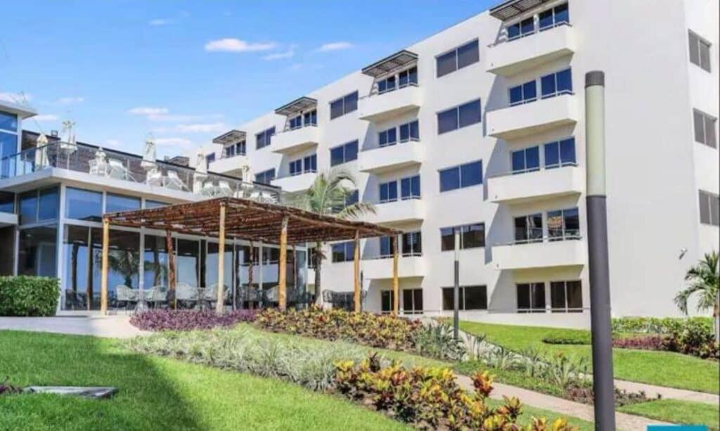 Lagoon view apartment plus exclusive amenities - 3