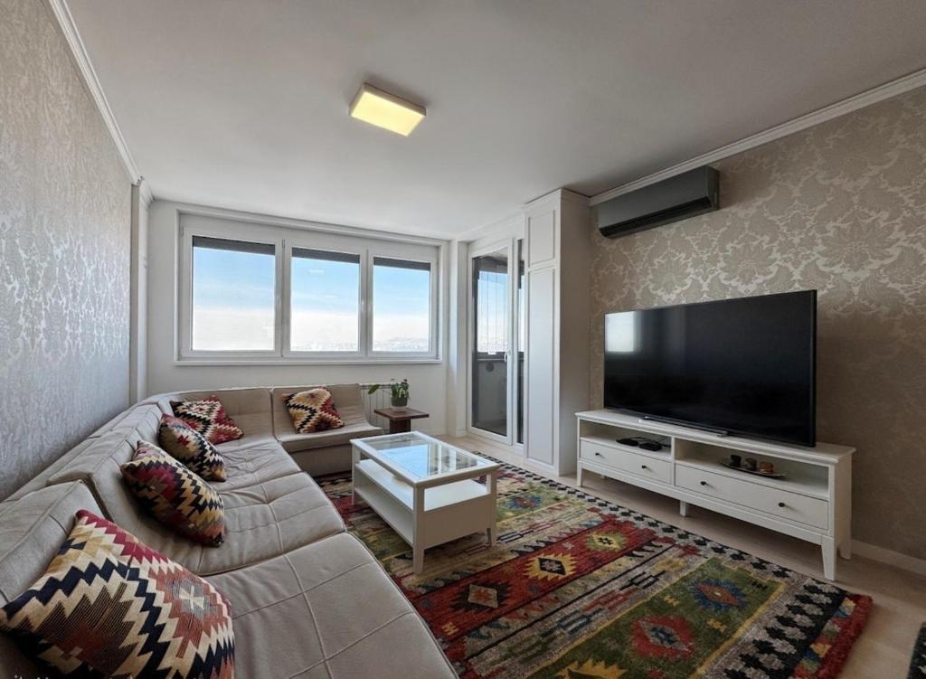 Cozy Apartment with Stunning View and Free Garage - 2