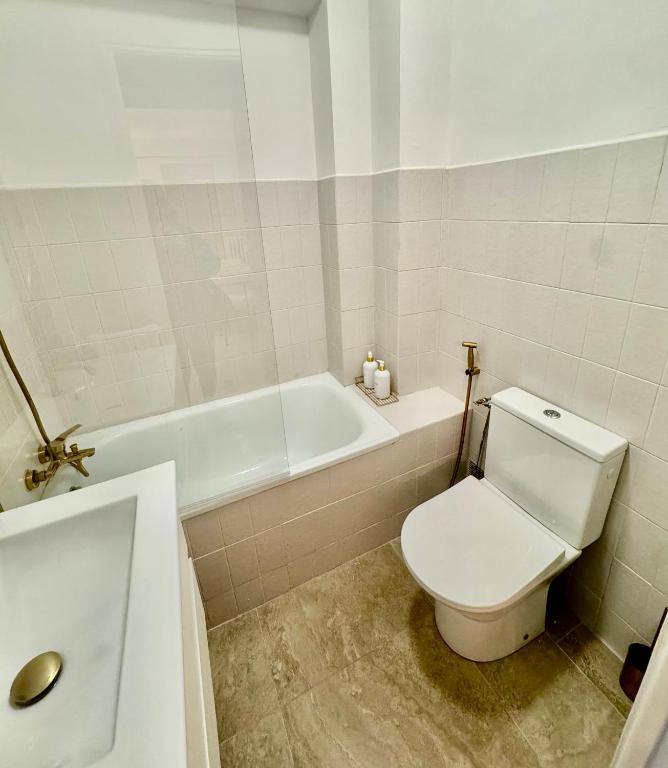 Modern Chic Apartment, Heart of Antibes - 5