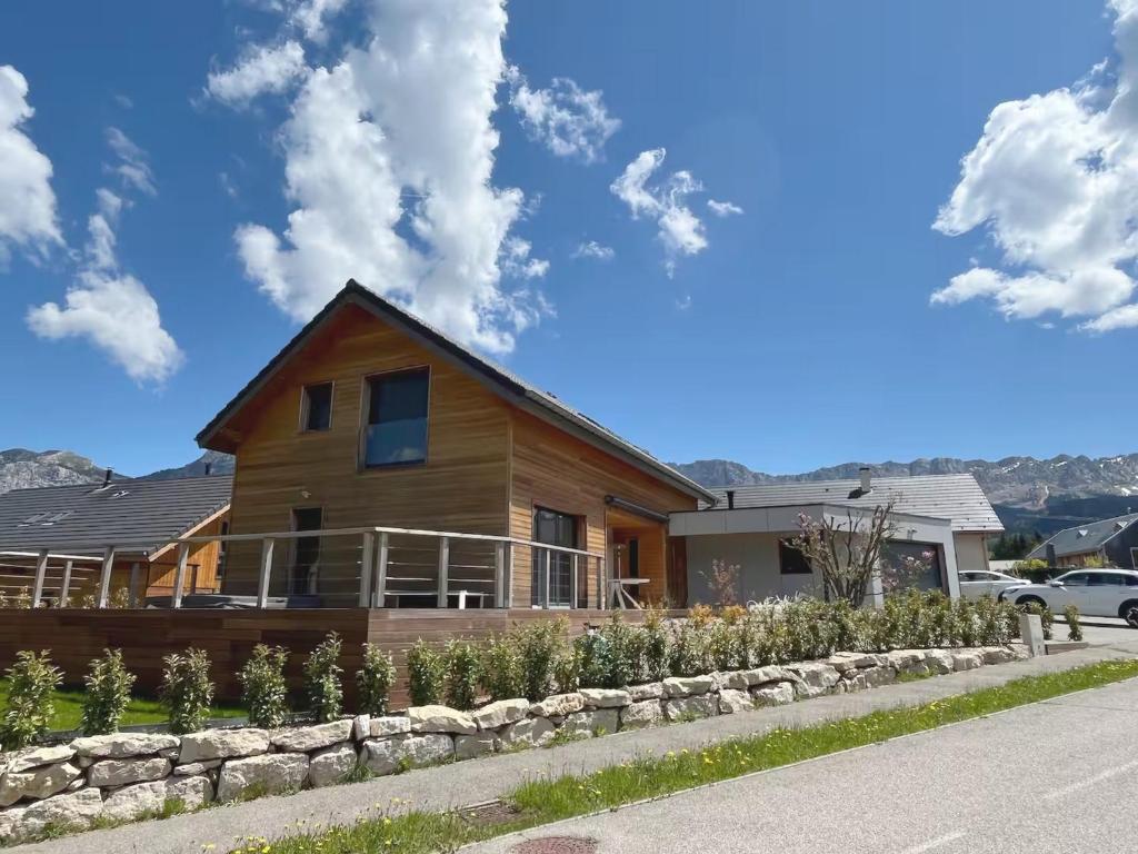 Chalet vue montagne, jacuzzi, au cœur du village - 1