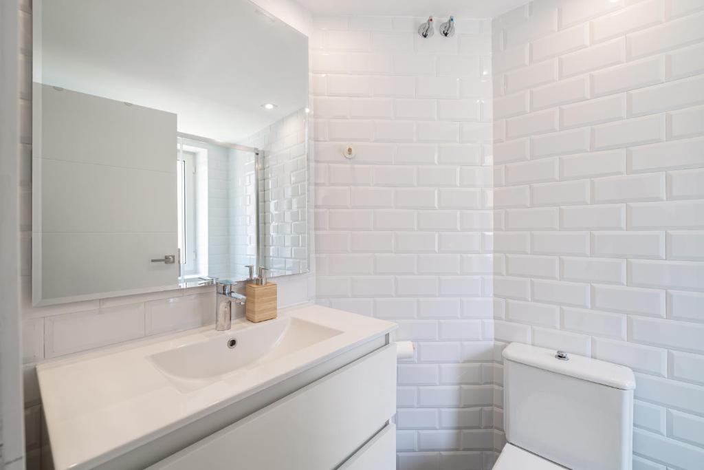 City Center Beach Access Apartment With Style - 2