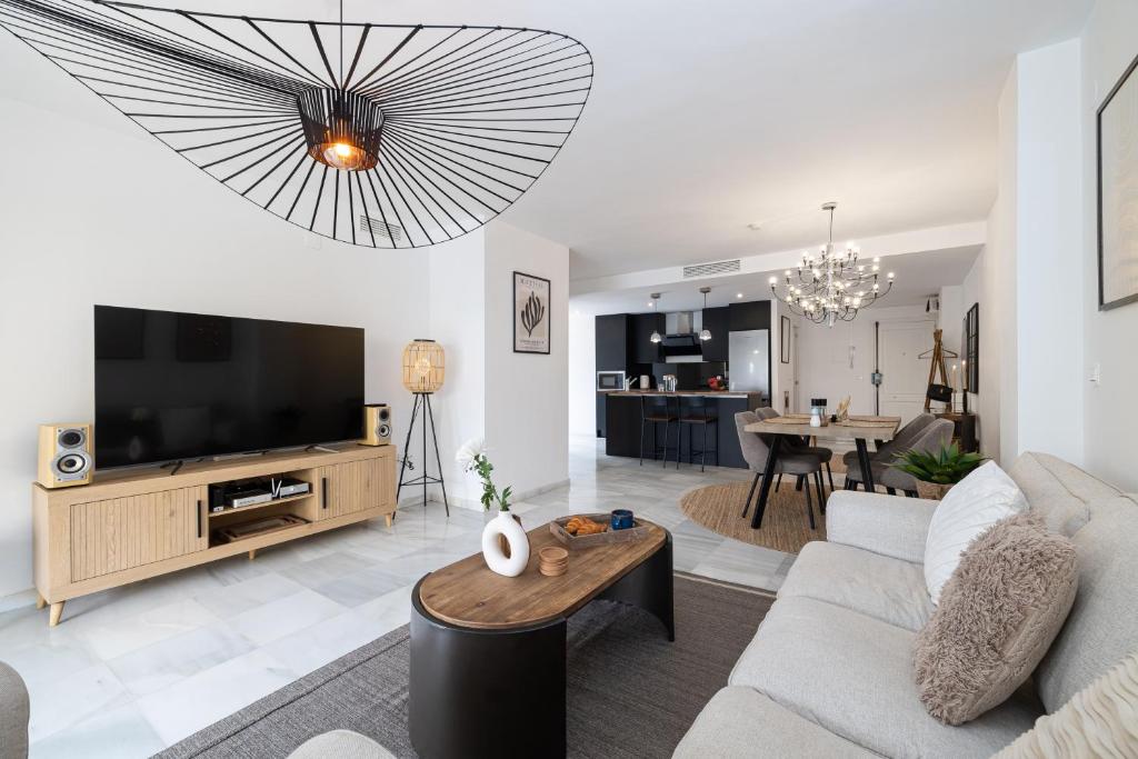 City Center Beach Access Apartment With Style - 1