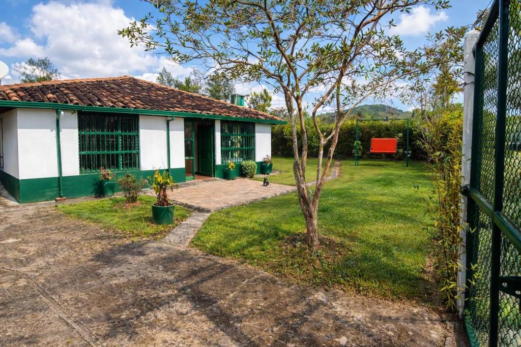 Spacious Cabin with Garden and Lake Access, Guatapé - 2