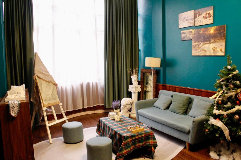 Hibou's house