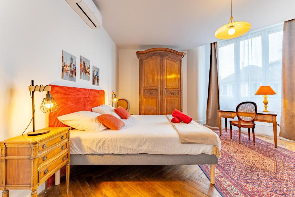 Logis Marybail, Elégant appartement avec terrasse dans immeuble Art Déco, près de la gare et du centre-ville à Montauban - 4