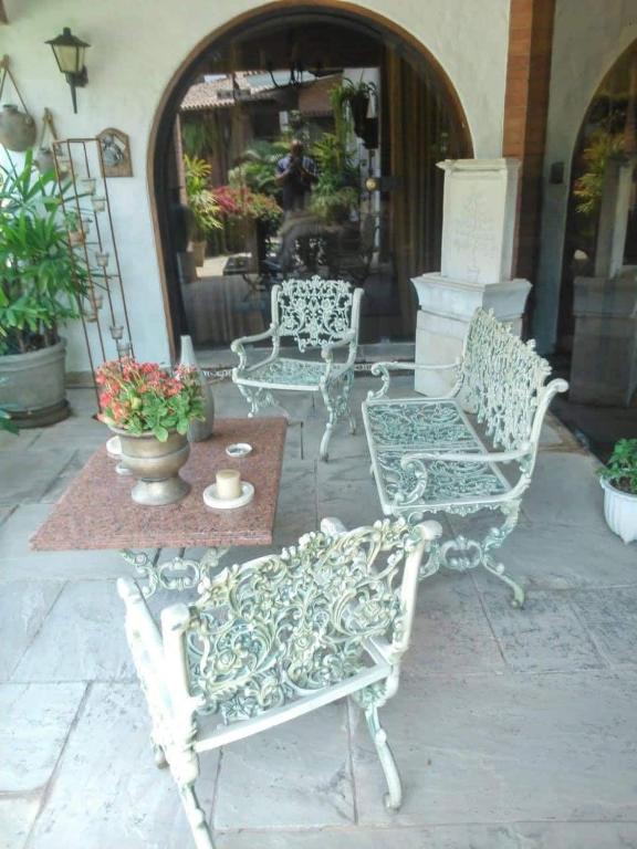Nice country house with a swimming pool and large garden - 5