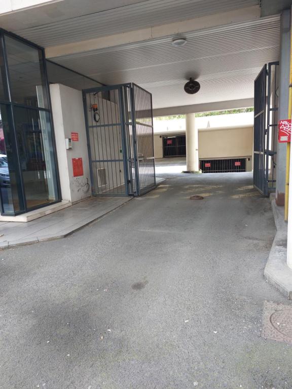 Jolie chambre plein centre parking sécurisé gratuit - 2