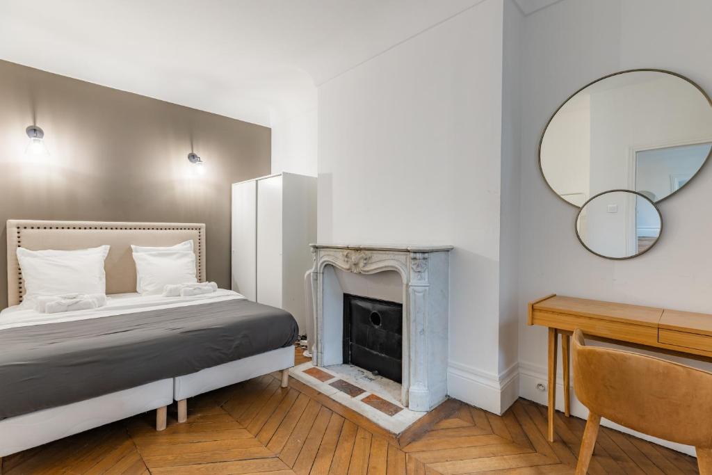 Elegant Apartment in the Heart of Historic Paris - 2