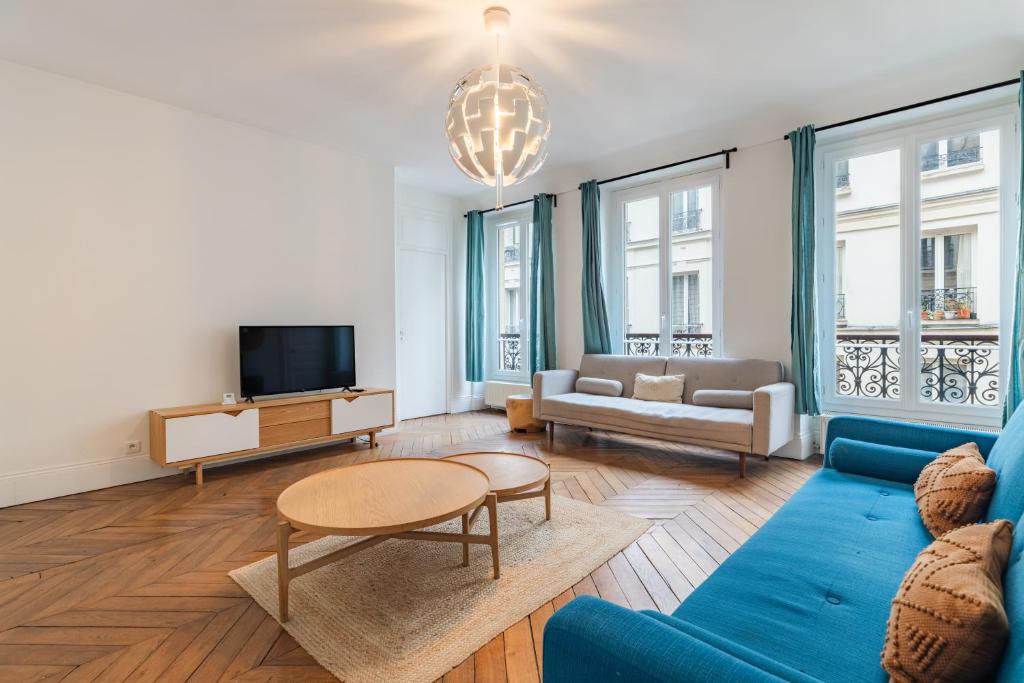 Elegant Apartment in the Heart of Historic Paris - 1