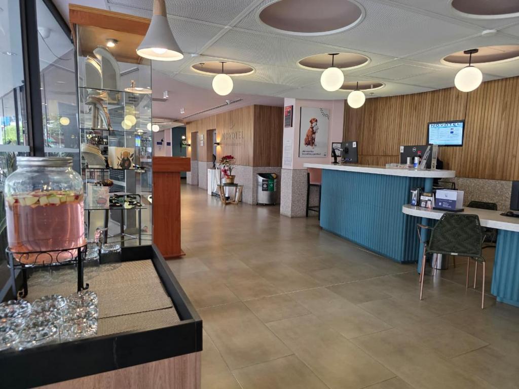 フロント・ロビー