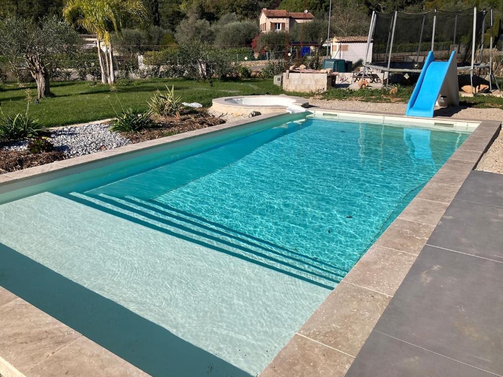 Air-conditioned villa with pool - 4 bedrooms - 3