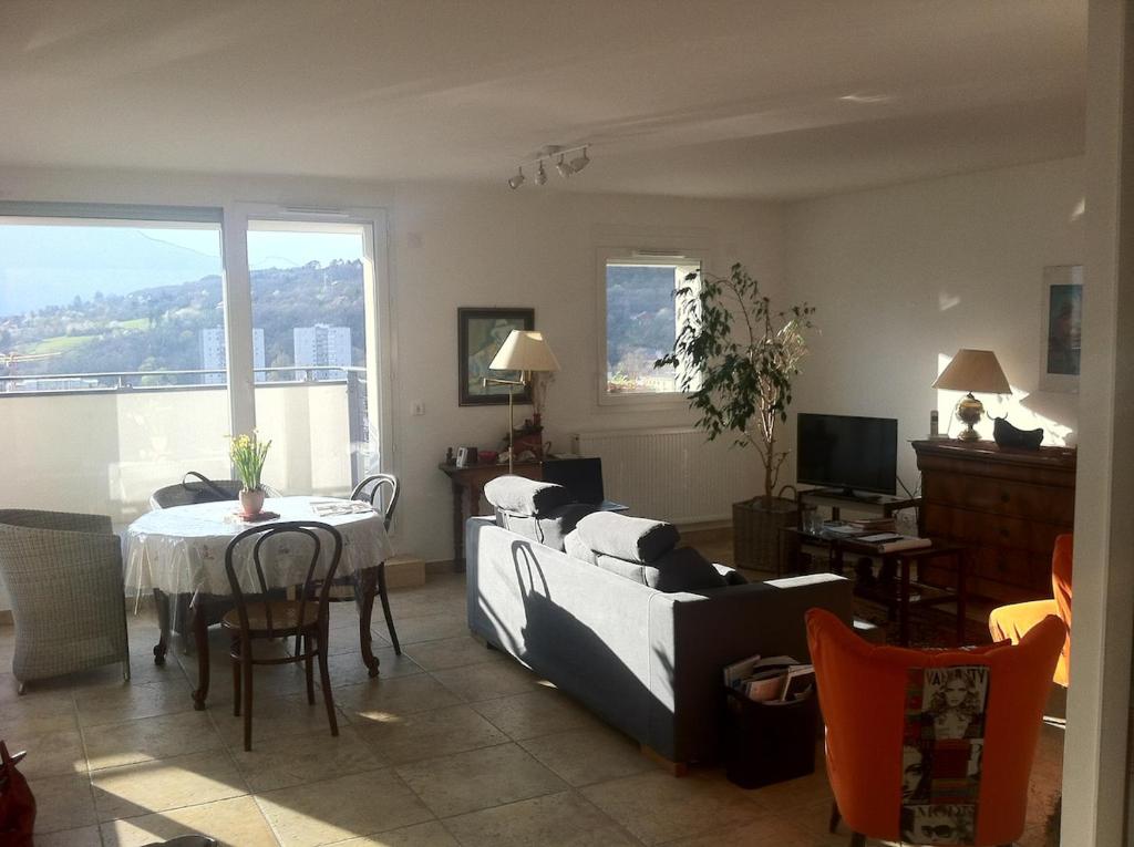 Appartement 73m2 2 chambres parking vue Lac - 1