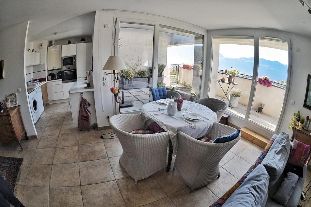 Appartement 73m2 2 chambres parking vue Lac - 2