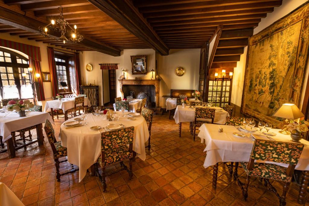 Restaurant, Hostellerie du Vieux Perouges in Perouges
