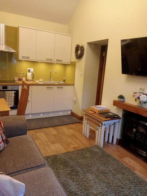 Larch Cottage, Ruston photo 2