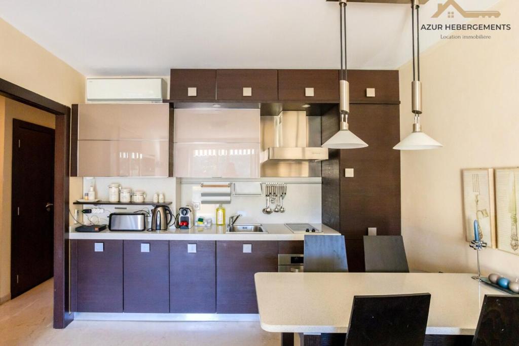 Antibes, chemin de Vallauris, Appartement 4 personnes piscine parking - 2