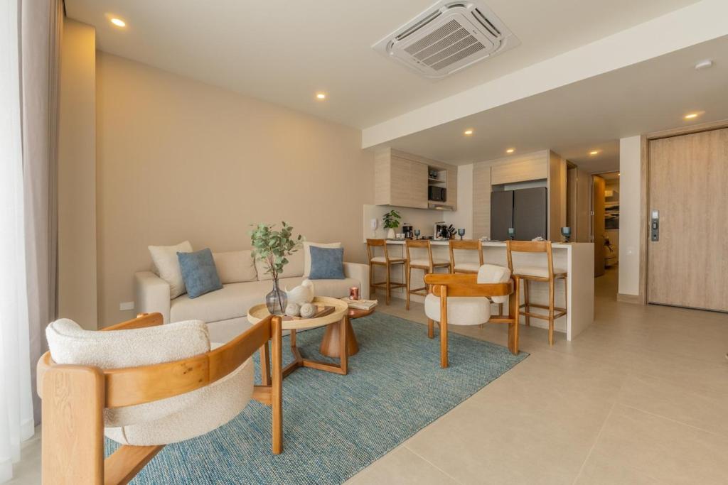 Wake Up to the Ocean, True Beachfront Terrace - 2