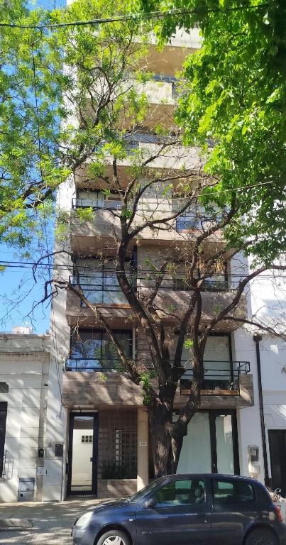 Loft moderno con balcón y luz natural - La Plata - 5