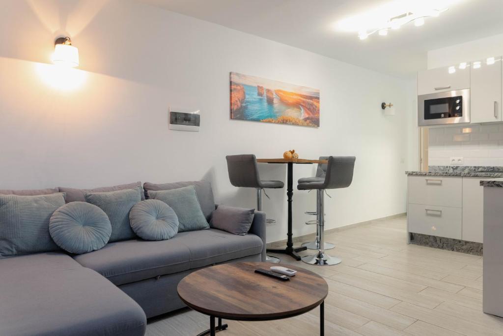 Modern apartment with wifi and AC - 2