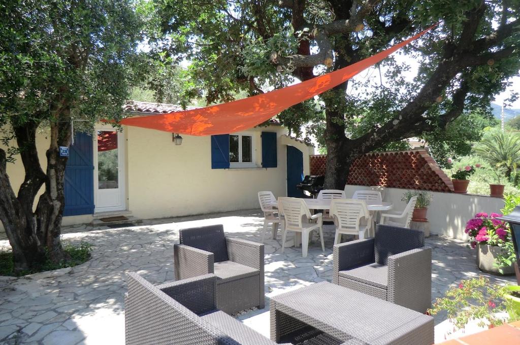 Nice Petite maison mitoyenne avec piscine - 1