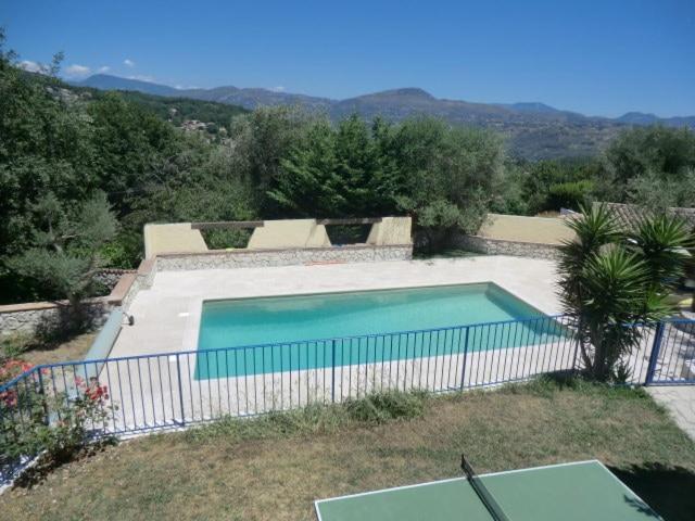Nice Petite maison mitoyenne avec piscine - 4