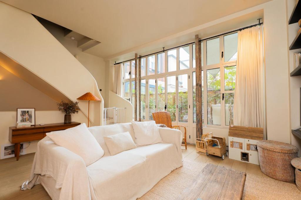 Elegant Triplex with Terrace & AC - Perfect for 6 Guests - 3