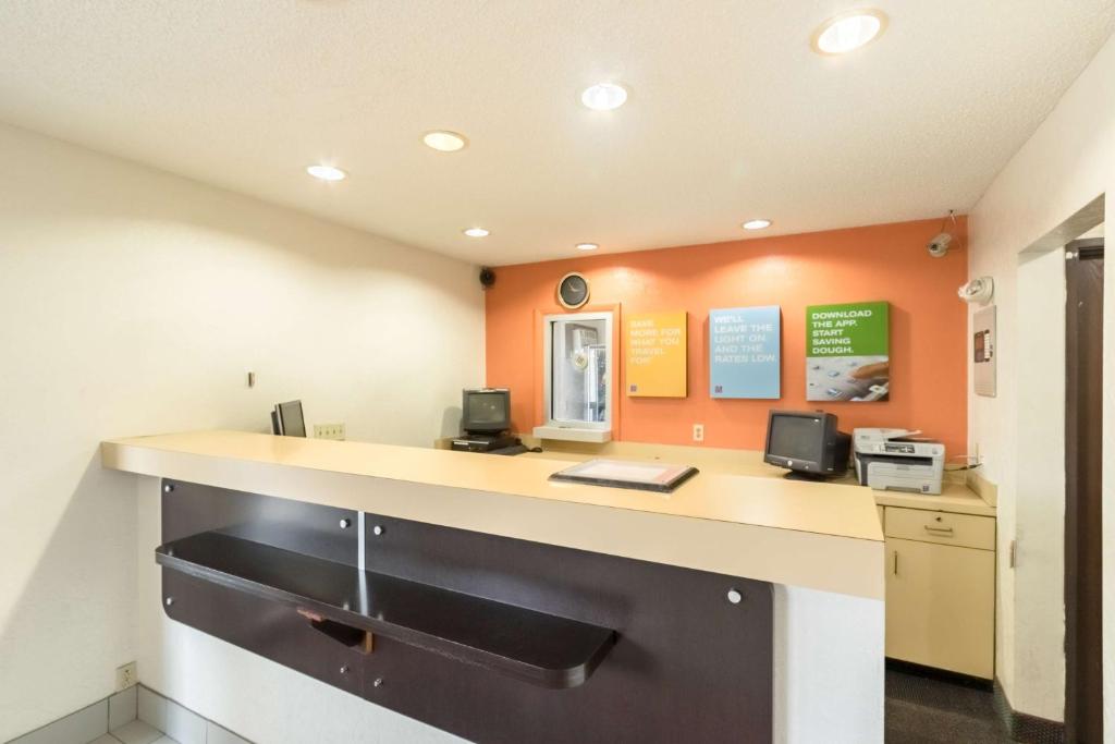 Motel 6-Crawfordsville, IN photo