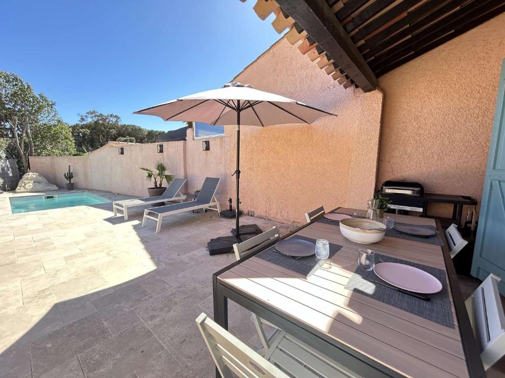 SM006-004 SAINTE MAXIME Mazet avec jardin et piscine, 3 pièces 6 couchages - 2