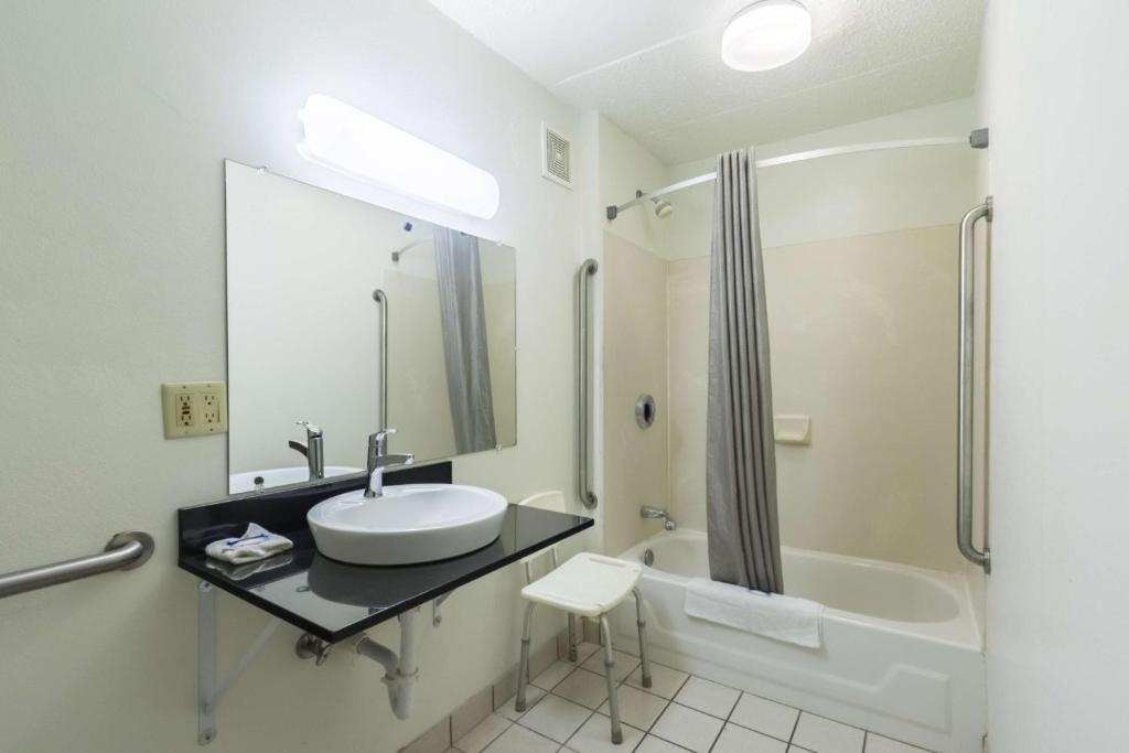 Motel 6-Crawfordsville, IN photo