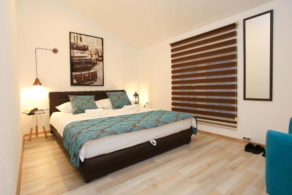 Central Located Guest House - 5