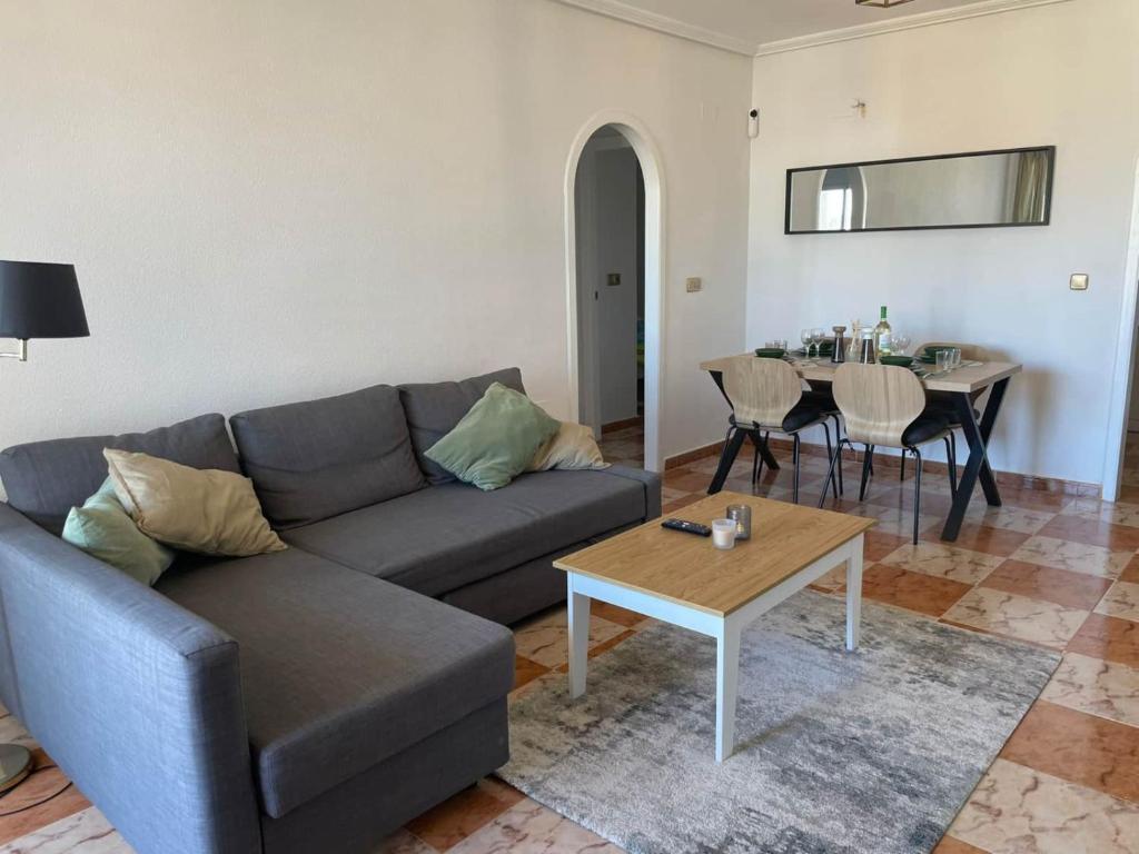 Renovated Top-Floor 2BR | Sunny Balcony & Golf - 5