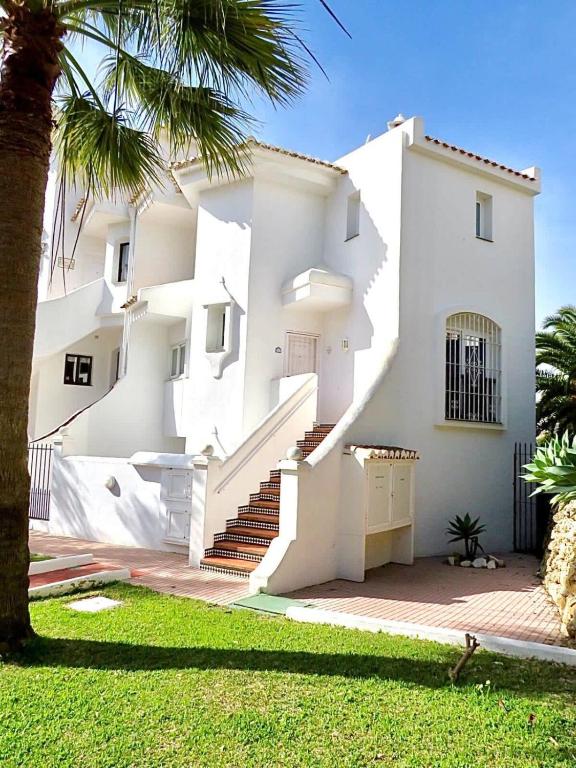 Bright spacious 3 bed apartment - 2