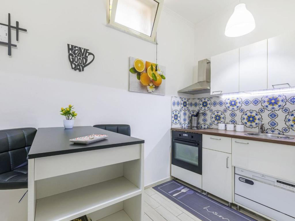 Apartment Home4Apartment 2-0 Salerno Domgebiet by Interhome - 3
