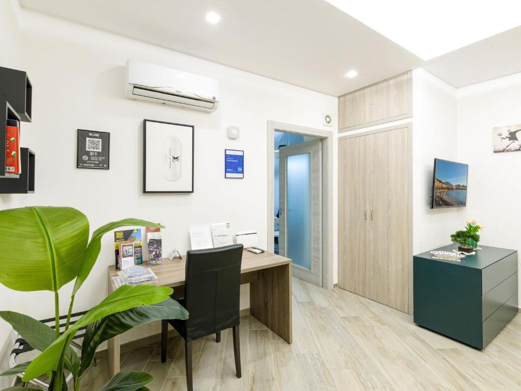 Apartment Home4Apartment Salerno Zentrum- privater Innenhof by Interhome - 3