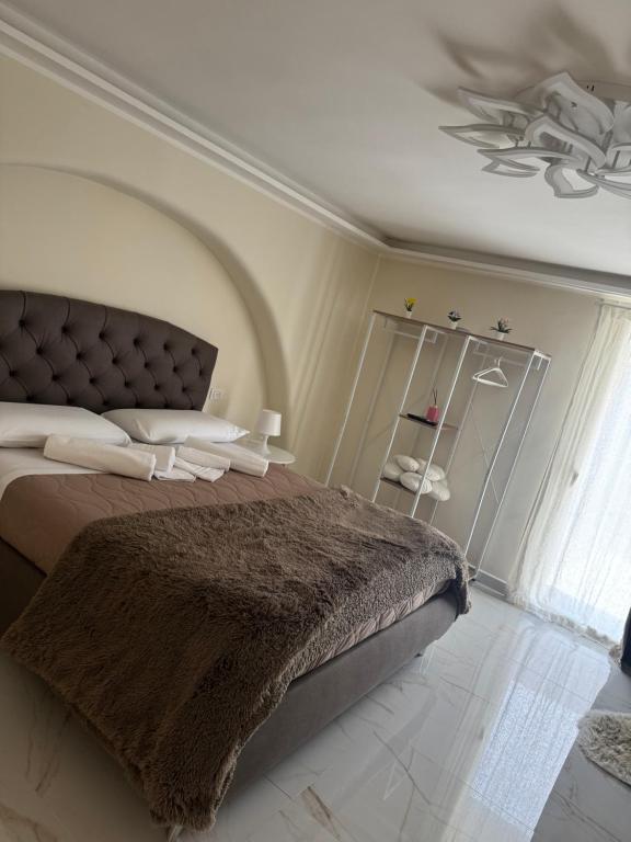 Lombardo House - 3